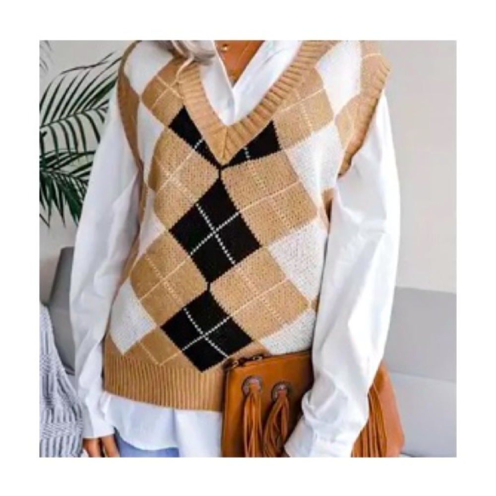 New argyle pattern knit vest